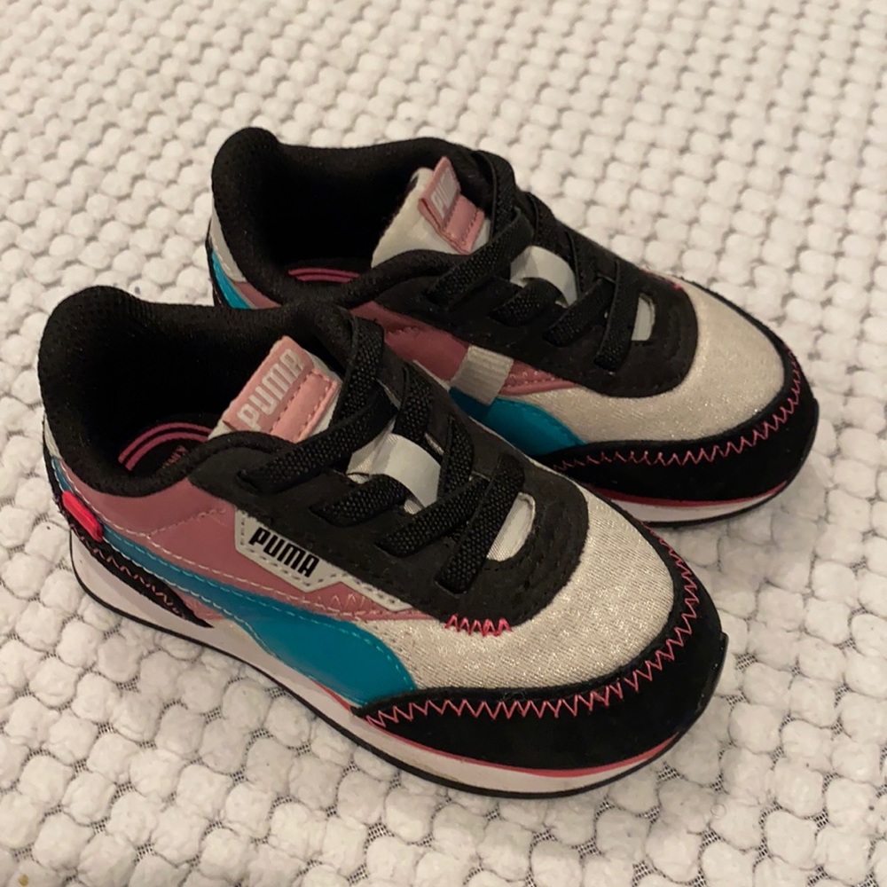 Toddler Girl’s Puma Sneakers